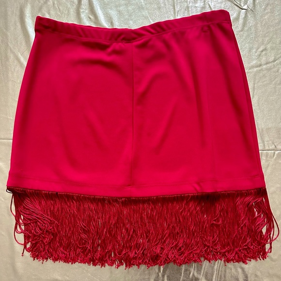 Fringe bottom mini skirt -red - Picture 2 of 4